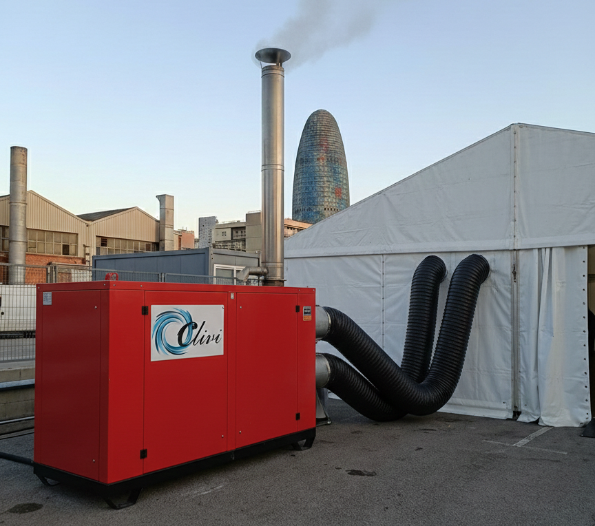 Generador de aire caliente industrial CLIVI (rojo) instalado junto a una carpa, proporcionando calefacción para eventos en Barcelona.