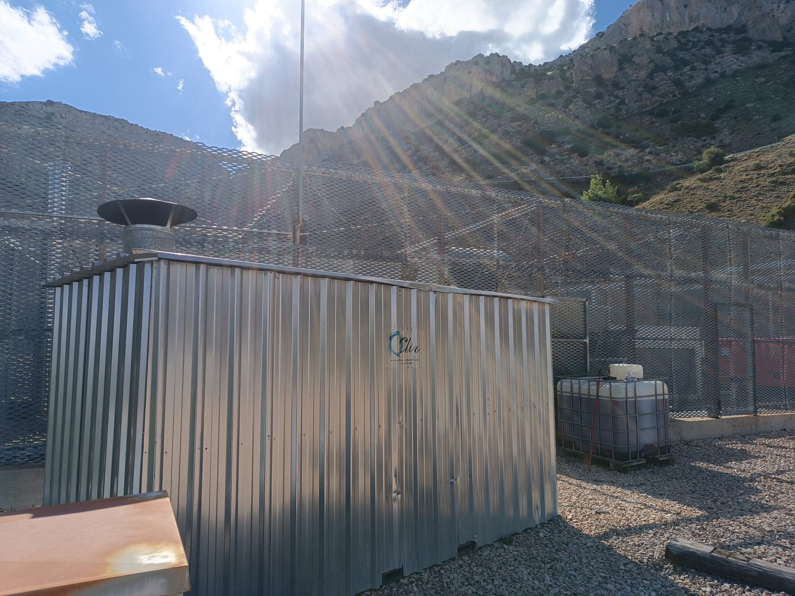 Servicio de calefacción y ACS de emergencia. Caldera de agua caliente Clivi 500kW para alquiler de emergencia.