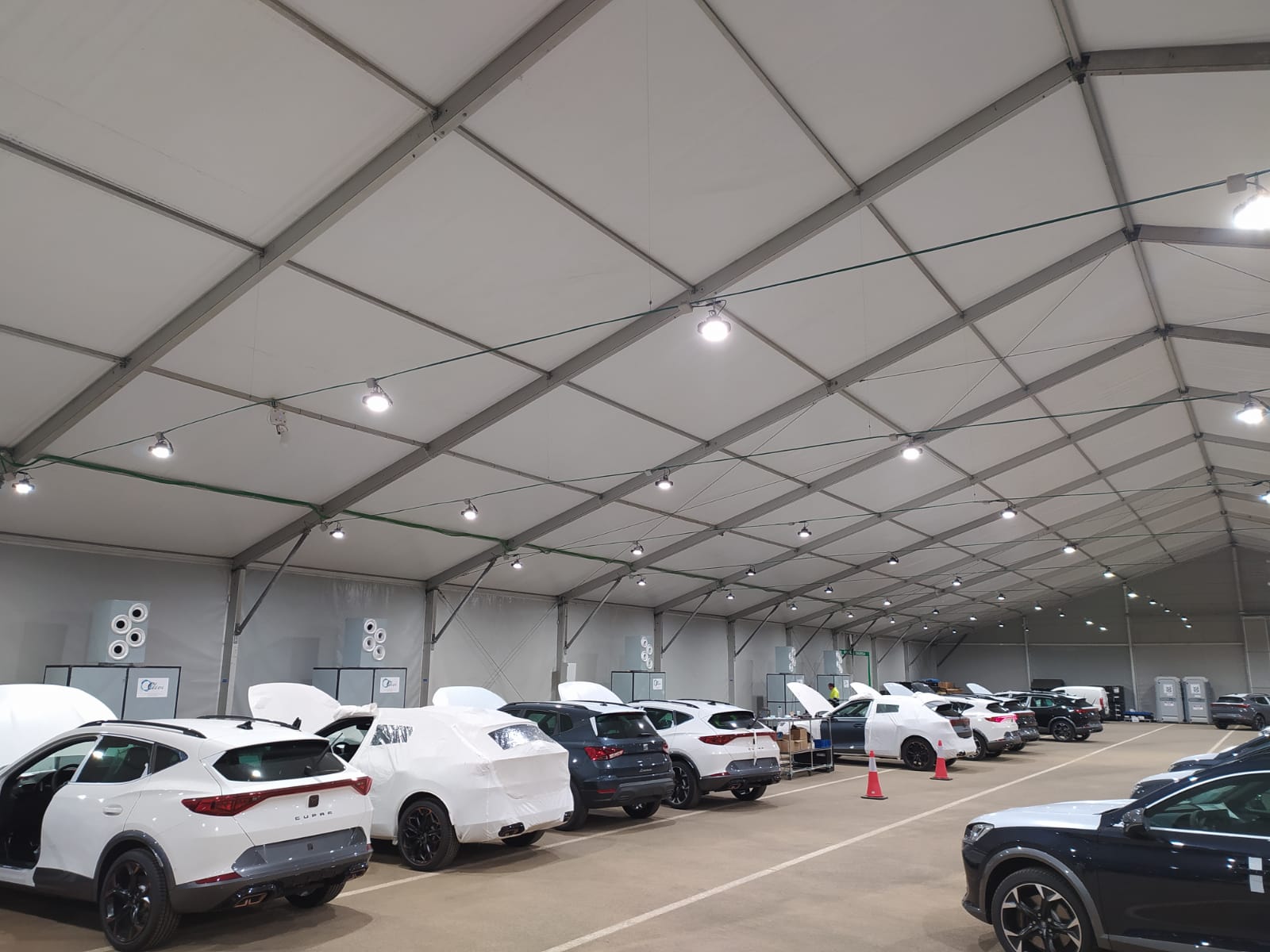 Sistema de climatización por agua con toberas en carpa de 30x65 metros en el Puerto de Tarragona.